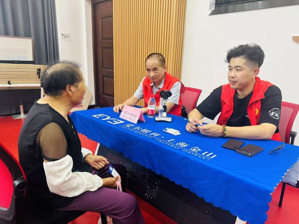 赶集咯！家门口的“网格集市”啥齐有：剪发、看病、买妙品！